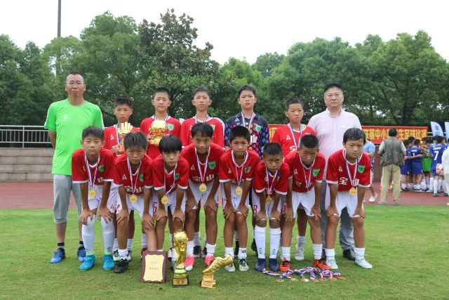 中国队3-1战胜法国队 夺得第12个汤姆斯杯冠军